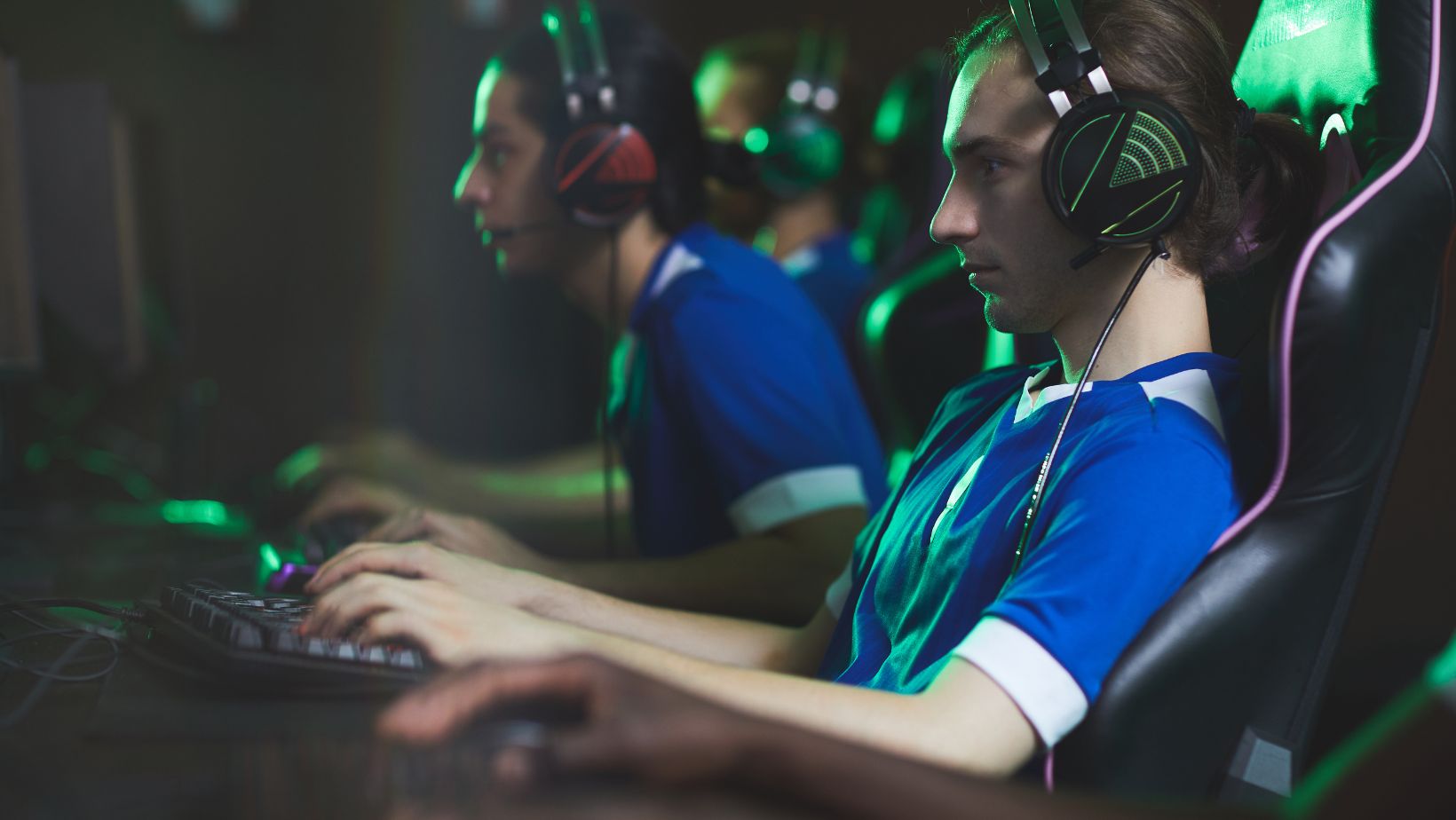 You are currently viewing How Many Colleges Have Esports Teams? Discover the Surprising Numbers and Benefits